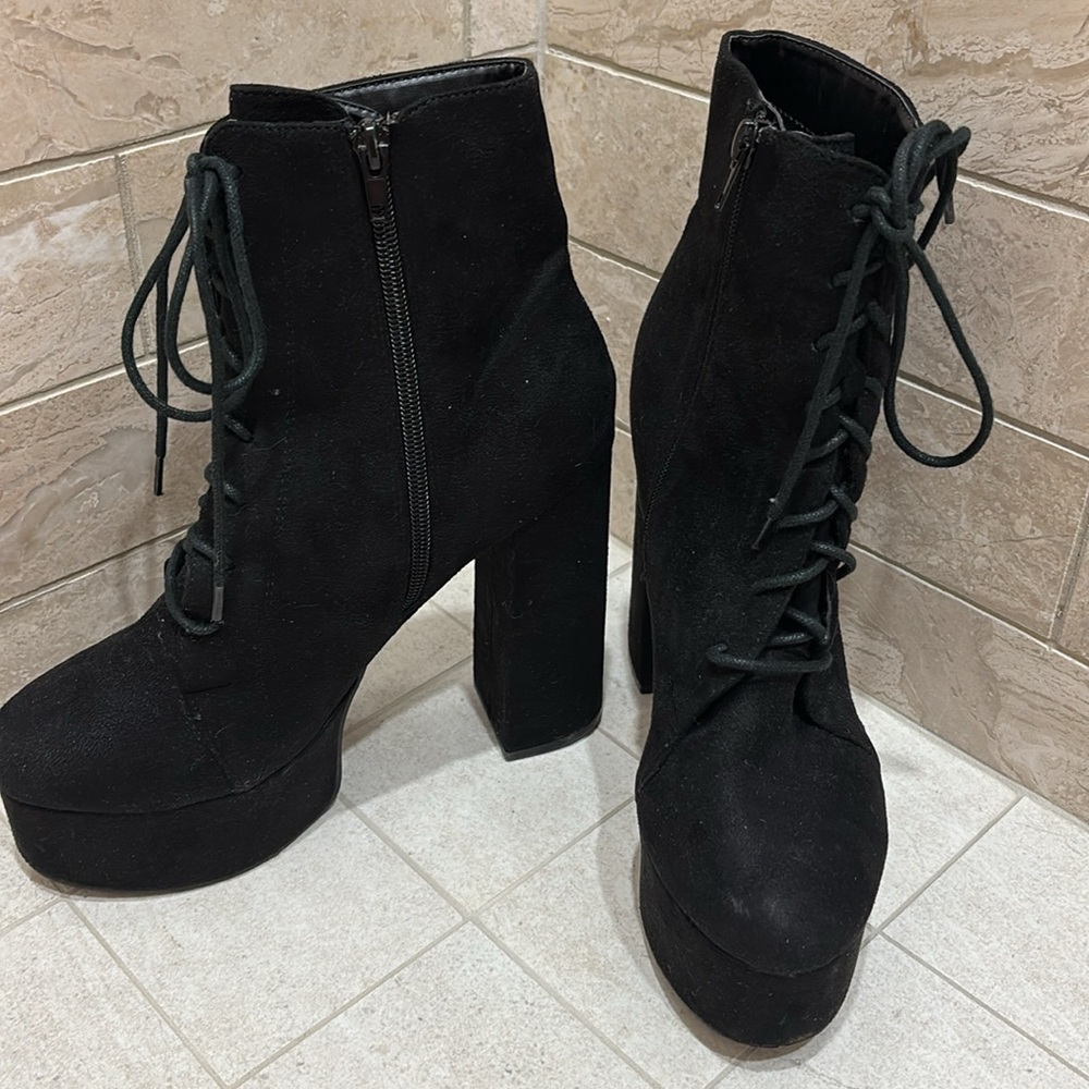 Milan Black Lace-Up Women's Boots